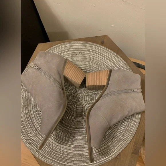 Excellent‎ condition Lucky Brand open toe ankle booties size 8-8.5 100% leather - Picture 4 of 6